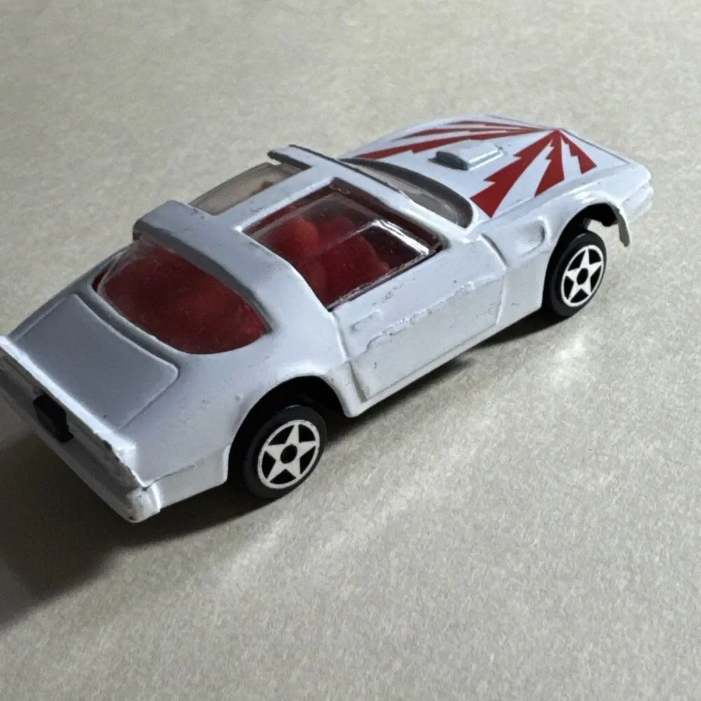 Zee Toys Zylmex Pontiac Firebird T-Top D93 White Red Hood Decal 1:64 Model Car